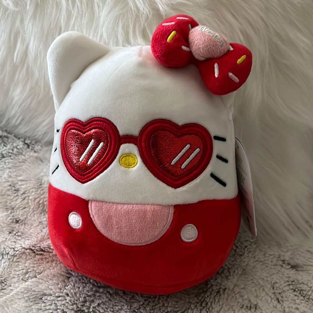 Hello Kitty and Friends Valentines Heart eyes small Squishmallow NWT